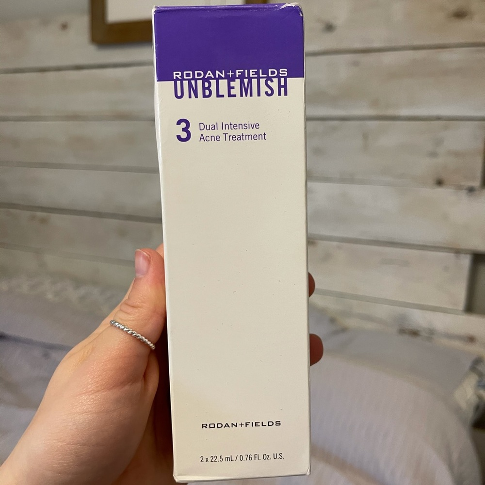 Unblemish NEW dual intensive acne treatment